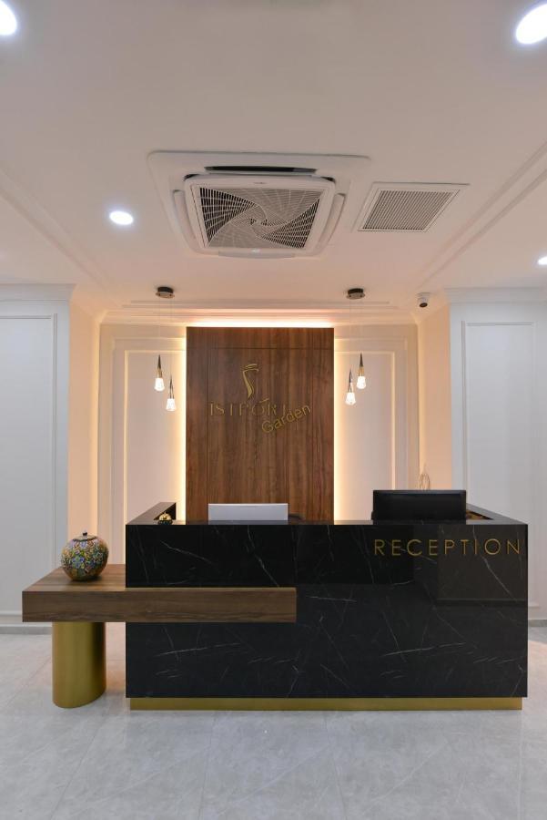 Istport Garden Hotels Arnavutkoy Екстер'єр фото Reception desk at the Intimissimi store in Milan